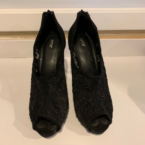 Apt 9 Women’s Black Zipup heels - Picture 1 of 2